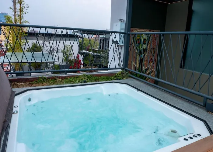 Beautiful Ph With Private Jacuzzi *